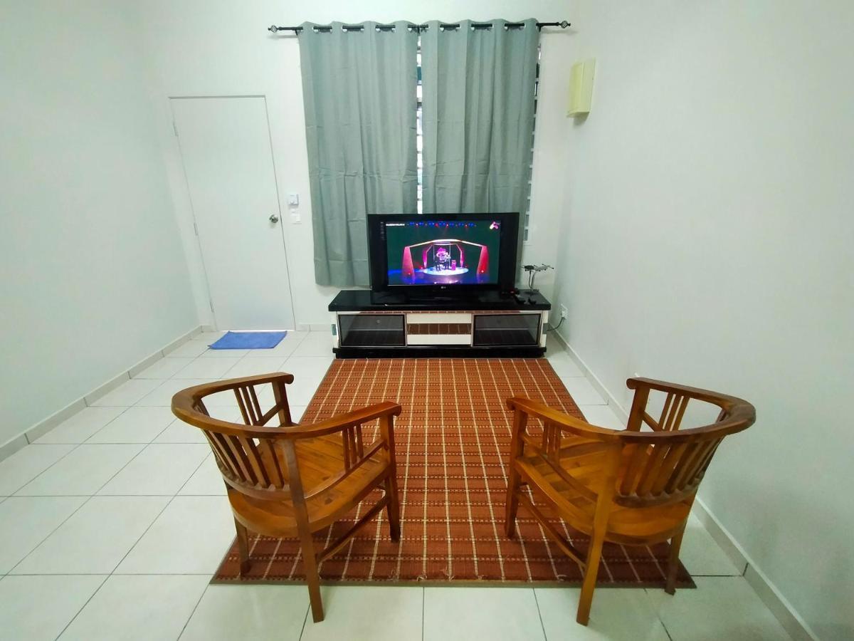 Zaara Homestay Krubong Alor Gajah Ayer Keroh Melaka ภายนอก รูปภาพ